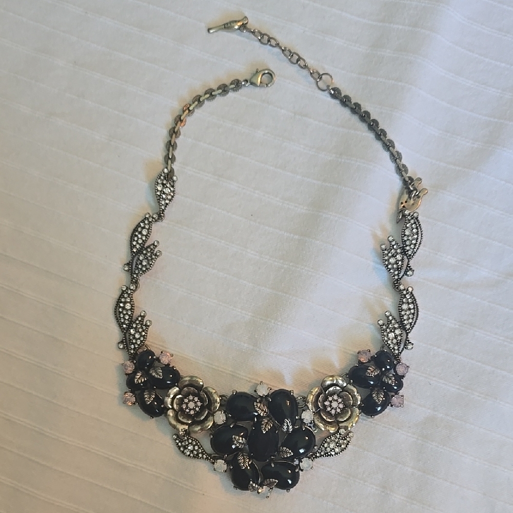 Elegant Black and Silver Floral Necklace